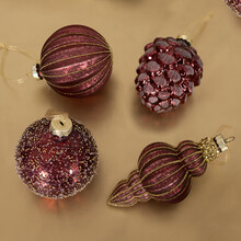 CHARLES BENTLEY 12 Piece Burgundy Bauble Collection, Glass Christmas Baubles, Round, Pinecone & Ice Drop Shapes, Elegant Tree Decorations, Delicate