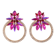Ideelt gavevalg med rhinestone-blomsterøreringer. Stilig og vedvarende dråpeformet, moderne løkkedesign til skoleball, konfirmasjon og