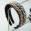 Tiara feminina elegante, acolchoada com strass de cristal, visual sofisticado com detalhes em pérola, design de borda larga ideal para casamentos e 4