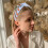 Presente perfeito para despedida de solteira: tiara com strass e cristais para um penteado elegante e prático. 4