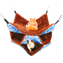 Gezellige hangmat voor in de kooi van een klein huisdier, met een creatief ontwerp met dubbele laag en eenvoudig te bevestigen clips.