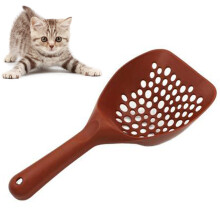 Pá para areia de gato com cabo longo, que torna a limpeza rápida e prática.