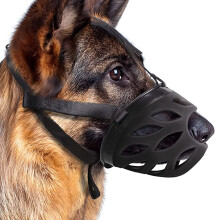 Museruola per cani con design ergonomico e cestello traspirante in silicone che previene i morsi, adatta a cani di piccola, media e grande taglia.
