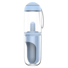 Kompakt vanndispenser for kjæledyr Bred åpning for enkel drikking Med lekkasjesikker forsegling Lett for utendørseventyr Inkluderer dispenser for
