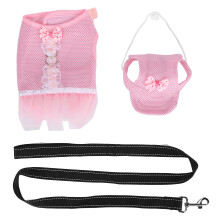 Vestido peitoral respirável de algodão com detalhes em renda e estampa de bolinhas. Guia combinando inclusa. Moda verão para cães de porte