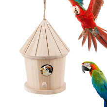 Stilvolles und robustes, rundes Vogelhaus aus Holz für den Garten. Umweltfreundliches, unbehandeltes Holz. Einfache Montage.