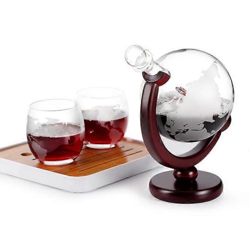 Decantador com design de globo gravado e copo esférico gravado, compatível com bebidas como uísque e bourbon. 2