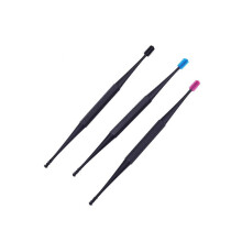 Ferramenta de remoção de cera de ouvido com ponta dupla em silicone macio, com cabo ergonômico antiderrapante e design espiral.