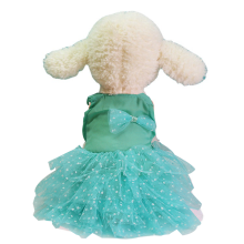 Vestido para cães com lantejoulas brilhantes em tecido super macio, ideal para uso diário e festas. Possui camadas de tule, elástico na cintura e