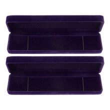 Caixa para guardar joias, colares e outros objetos, em veludo roxo, com dimensões de 22 x 5,5 x 3 cm.