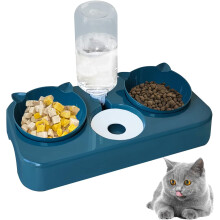Dreifache Futterstation für Haustiere mit automatischem Wasserspender, um 15 Grad geneigte, erhöhte Katzennäpfe mit rutschfester Matte für Katzen