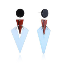 Orecchini geometrici fluorescenti creativi ed esagerati per donna, orecchini triangolari accattivanti in azzurro, leggeri e comodi da indossare