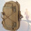 Bolsa tática compacta e leve, impermeável e multiuso, em tecido Oxford cáqui, com interior acolchoado resistente a impactos e design cortado a 5