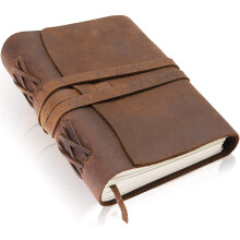 Caderno em couro genuíno com fecho de aba, feito com materiais ecológicos, ideal para viagens e com design vintage.