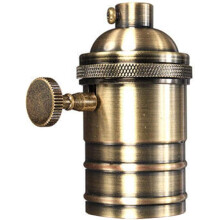 Lampfitting met antieke messing afwerking en draaischakelaar voor een vleugje retro-industriële charme in uw verlichting.