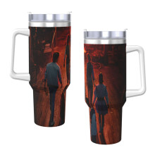 Stranger Things 1,2-Liter-Becher mit Henkel und Strohhalmdeckel, isolierter Edelstahl-Trinkbecher, Reisebecher, Becherhalter, Geschenkidee