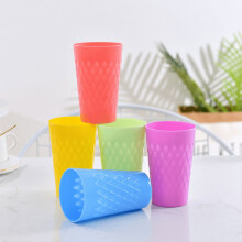 Conjunto de 12 copos de plástico de 414 ml (14 oz), empilháveis e coloridos, reutilizáveis, para crianças e adultos. Livres de BPA e próprios