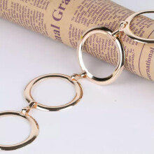 Cinto feminino RSAMD com corrente metálica, marca WaiJO, com anel grande na cintura, cor prata.