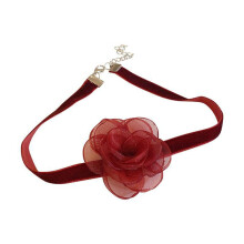 Collana girocollo regolabile con nastro e chiusura a moschettone per donna