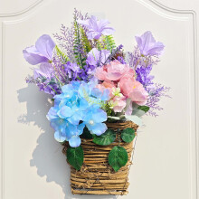 Corona de lavanda artificial OYIGU, cesta colgante de flores artificiales moradas, decoración de primavera y verano para la puerta principal o la