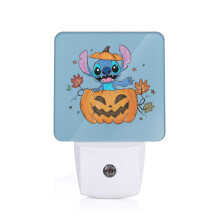 Lampka nocna z motywem anime Stitch, wpinana w ścianę, do sypialni, łazienki, przedpokoju, kuchni, z czujnikiem zmierzchu i świtu, idealna na