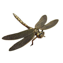 Miniatura de libélula em latão fundido, escultura de metal em estilo retrô para decoração de mesa ou casa.