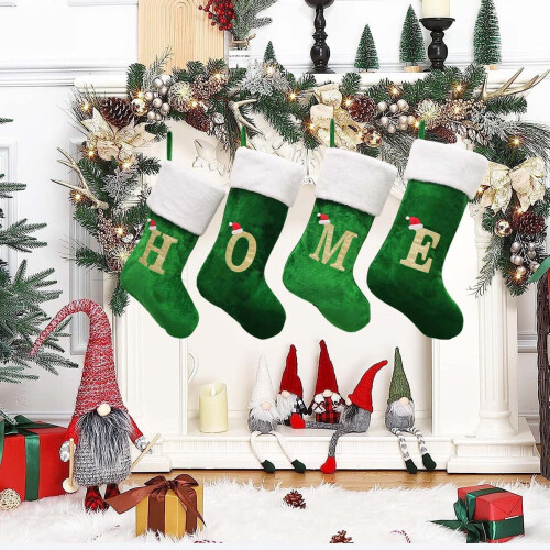 Personalisierte Weihnachtsstrümpfe mit Monogramm und Initialen, grün beflockt, ideal als Geschenk für Weihnachtsbaum oder Kamin. 2