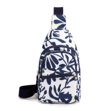 Lille crossbody-rygsæk til kvinder og mænd, sling-taske, mavetaske, bryst-skuldertaske til rejser (hvid)