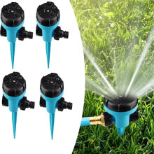 Multifunctionele tuinsproeier met naald voor het besproeien van de grond, negen functies voor tuinirrigatie.