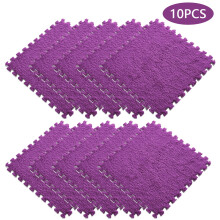 Conjunto de 10 tapetes felpudos de espuma EVA macios e encaixáveis, ideais para quarto infantil, perfeitos para brincar. Mede 30x30 cm e é roxo.