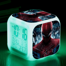 Sveglia digitale HANNTAOO per bambini, orologio LED di Spider-Man con termometro, luce notturna e 7 colori variabili - Regalo per bambini e bambine
