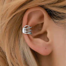 Pendientes de botón para mujer, estilo punk, con diseño de calavera, mano y columna vertebral. Clip para oreja sin perforación. Regalos para el
