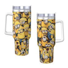 Minions 1,2-Liter-Trinkbecher mit Henkel und Strohhalmdeckel, isolierter Edelstahl-Trinkbecher, Reisebecher, Becherhalter, Geschenkidee