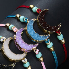 Pulseira de resina com pingente de lua crescente trançada, imitação de pedra, ajustável, com cordão trançado, estilo bracelete.