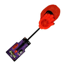 Bambini di Halloween che chiedono sacchetti di caramelle O0V7