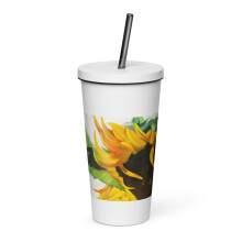Bicchiere termico isolato con cannuccia, decorato con un dipinto di un girasole realizzato dall'artista Carol Landry.