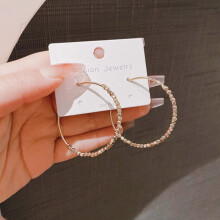 Sfeervolle ronde oorbellen voor dames, nieuwe trendy Franse oorsieraden met een uniek design.