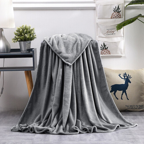 Coperta/plaid in micropile super morbida e calda, ideale per divano e letto. 1
