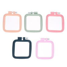 Conjunto de 5 aros de bordado quadrado de plástico para ponto cruz.