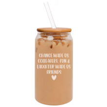 Vaso de vidrio con forma de lata de 473 ml para café helado con tapa de bambú y pajita. Regalo. La casualidad nos hizo colegas. La diversión y la