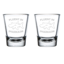 2er-Set Schnapsgläser (50 ml) – Geschenkidee: „Fließend in Sharkasm“ – Lustiger Hai