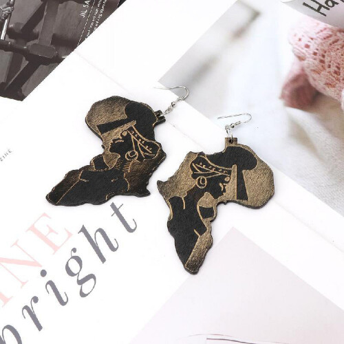Pendientes de madera hipoalergénicos con forma irregular estilo punk de HOTYA. 2