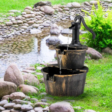 Gartenbrunnen mit Wasserpumpe Rustikaler Kaskadenwasserbrunnen 45,5 x 41 x 68 cm