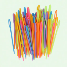 100 bunte Nähnadeln aus Kunststoff für Kinder, 9 cm lange Häkelnadeln, Nähnadeln mit großem Öhr zum Lernen, Basteln und für DIY-Projekte.