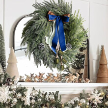 BGZLEU Decorações de Natal de 45 cm com Sinos e Fitas, Coroas Artificiais para Decoração de Mesas, Paredes e Janelas, para Ambientes Internos e