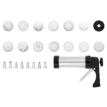 Maku Kaksprits with molds and nozzles