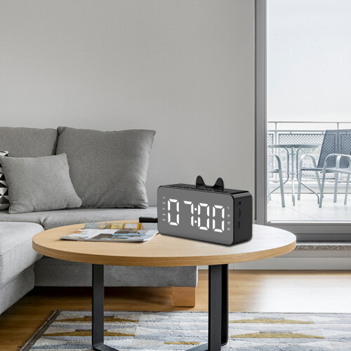 Despertador digital multifuncional com visor LED e rádio AM/FM. 2