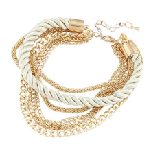 Pulseira feminina ajustável exagerada em liga metálica com corrente multicamadas e pingentes. Acessórios de joalheria.
