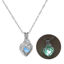 Collana luminosa a forma di cuore in lega antiruggine e delicata sulla pelle, gioiello decorativo per donna.