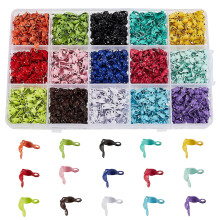 1500 embouts de perles en fer de 15 couleurs différentes, pour nœuds en coquillage. Couleurs assorties.
